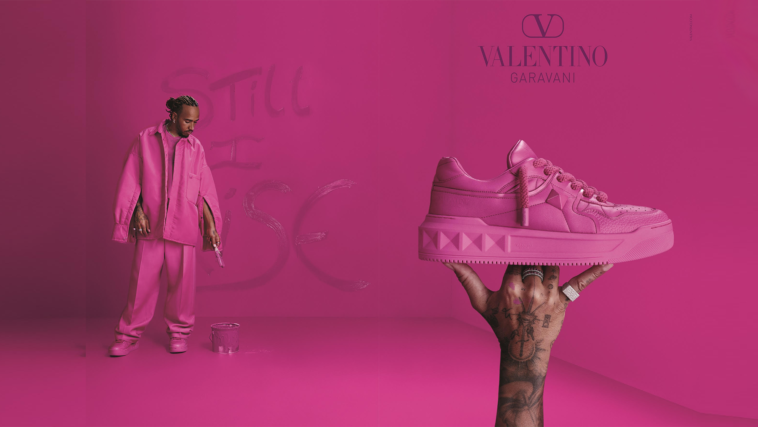 Lewis Hamilton Valentino Pink PP Erkek Reklam Kampanyasında