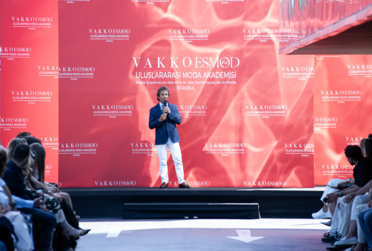 VAKKO ESMOD MODA AKADEMİSİ MEZUNİYET TÖRENİ ÖZEL BİR DEFİLEYLE GERÇEKLEŞTİRİLDİ