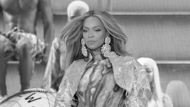 Beyonce: Money Bitches To The Right!