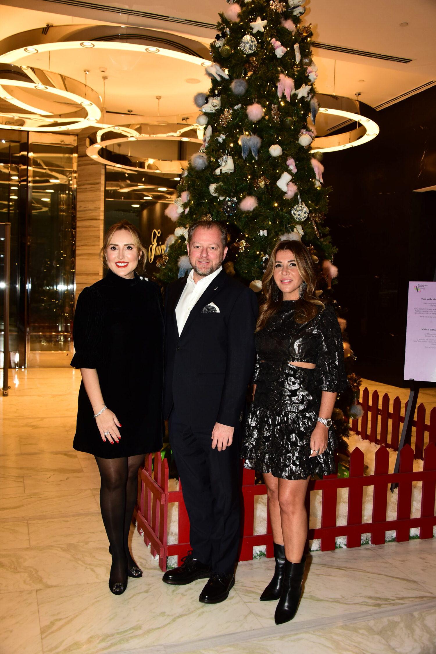 Fairmont Quasar Istanbul Yılbaşı Ağacı Projesi ile Kansersiz Yaşam Derneği’ne Destek Oluyor