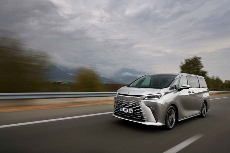 Lexus'un 'Doğuştan Lüks' Yeni LM Modeli Türkiye'de