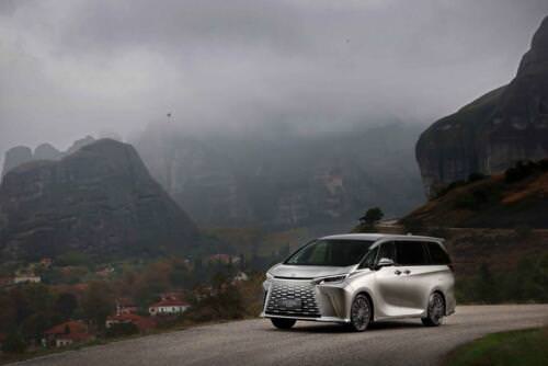 Lexus-LM350h