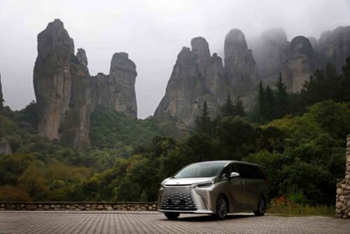 Lexus-LM350h