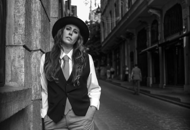 Ayten Alpün & Fotoğraf Sanatçısı